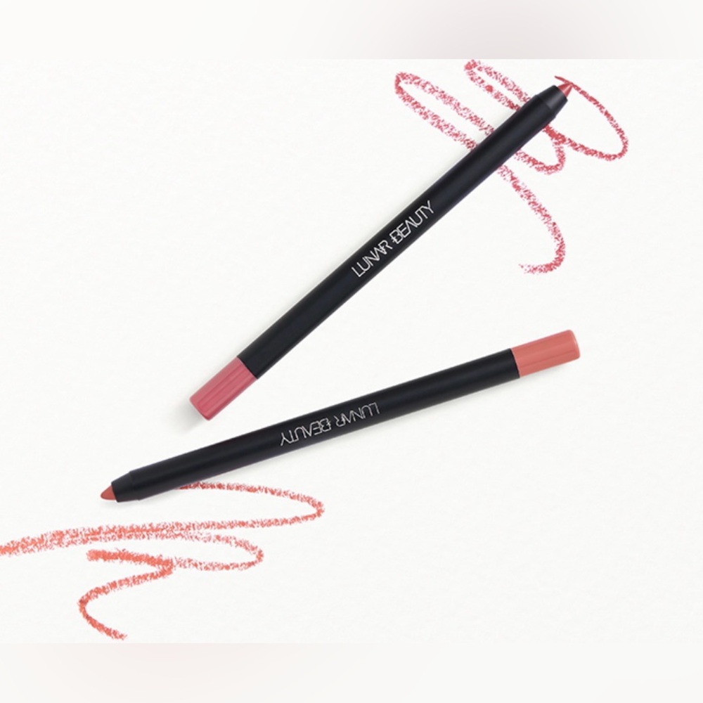 LUNAR BEAUTY
Lipliner Duo